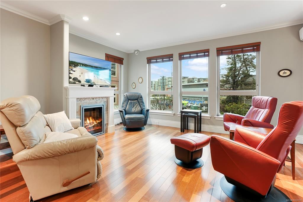 755 Goldstream Ave, 1022177, BC,