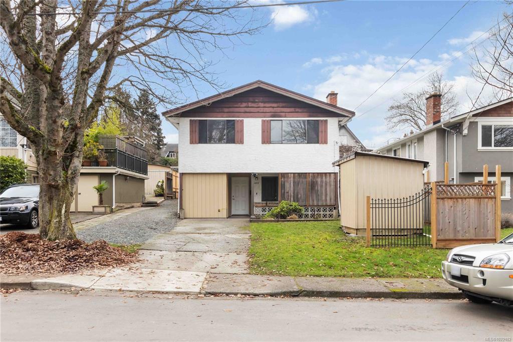 Second View of 1453 Walnut St, Victoria, BC, V8R 1Y7