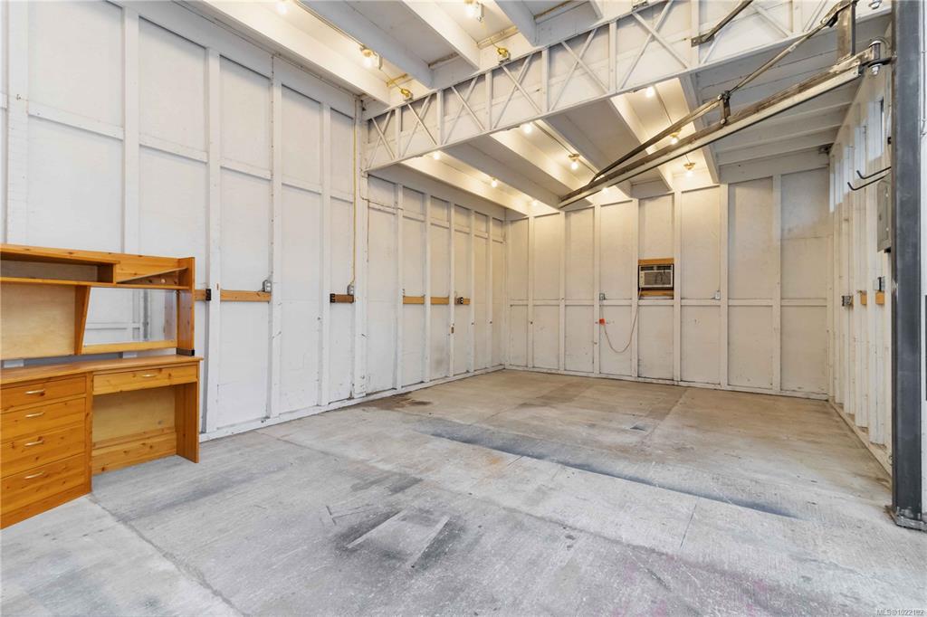 Fourth View of 1453 Walnut St, Victoria, BC, V8R 1Y7