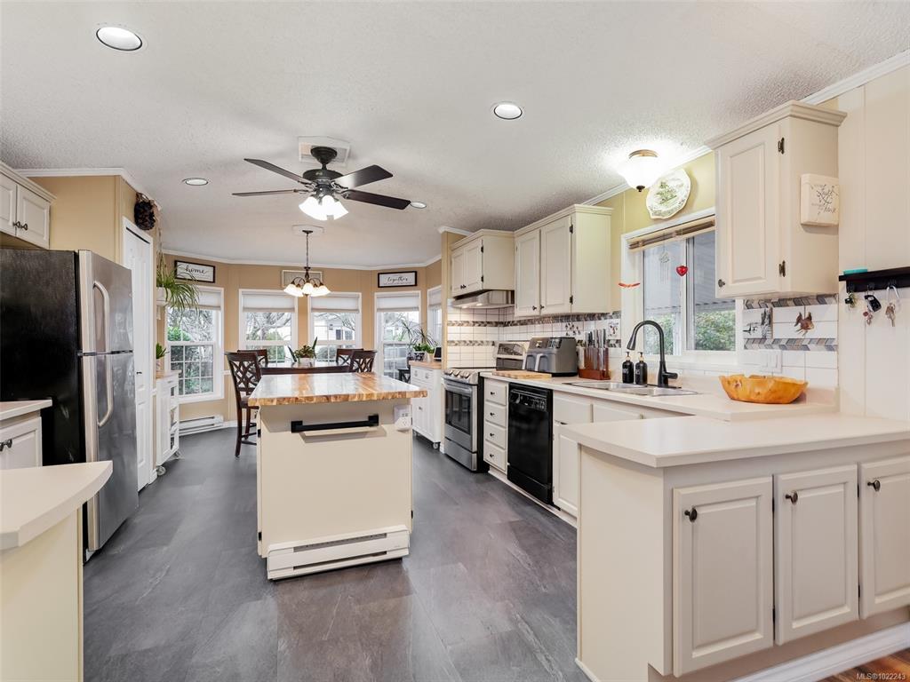 7583 Central Saanich Rd, 1022243, BC,