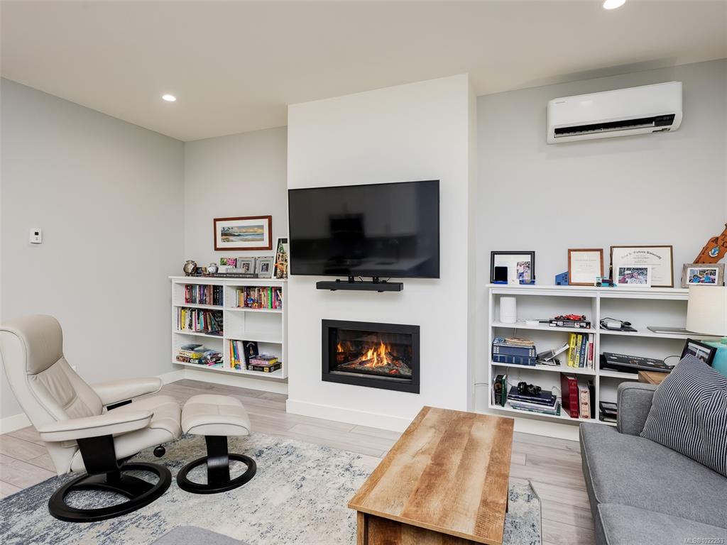 Third View of 222 Lone Oak Pl, Langford, BC, V9B 0X3