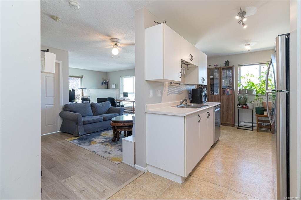 Third View of 1028 Balmoral Rd, Victoria, BC, V8T 1A8