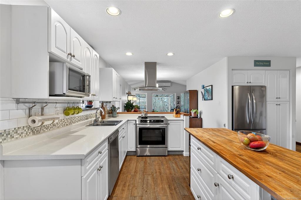 Third View of 1529 Benzon Cres, Errington, BC, V0R 1V0