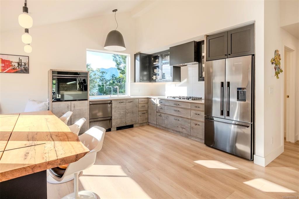 Third View of 260 Neill St, Tofino, BC, V0R 2Z0