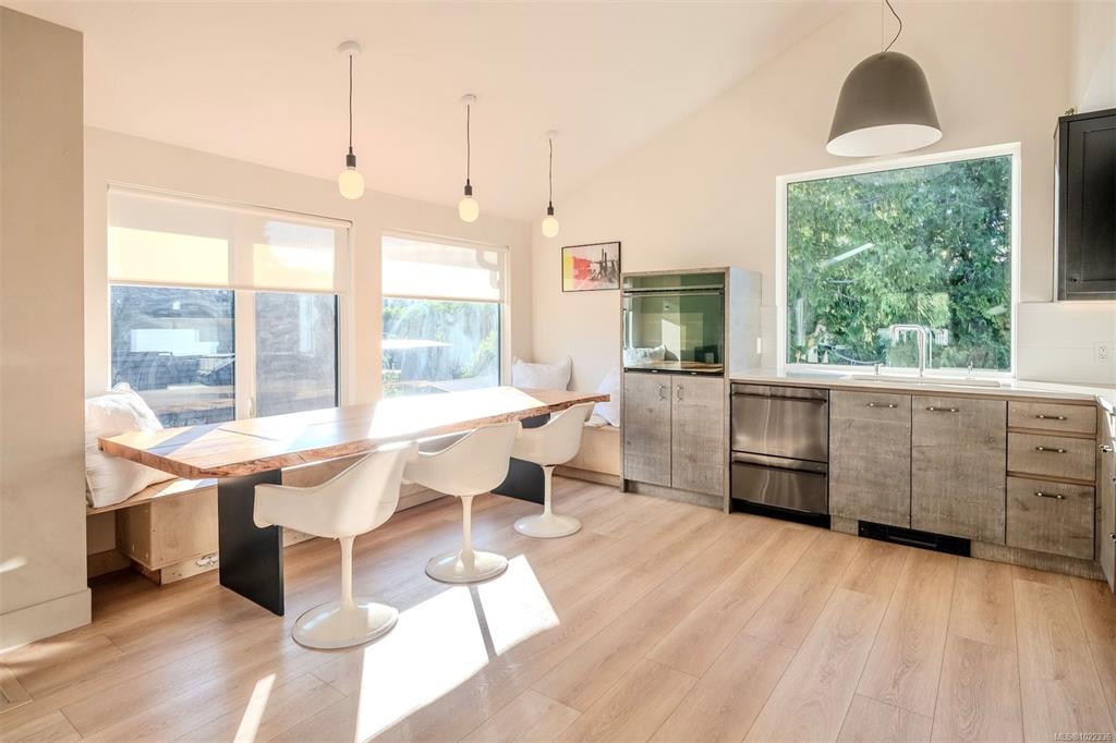 Fifth View of 260 Neill St, Tofino, BC, V0R 2Z0