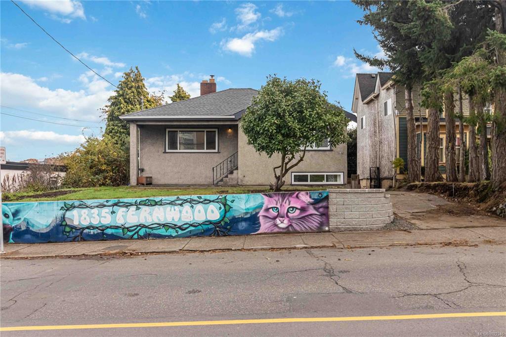 Fourth View of 1835 Fernwood Rd, Victoria, BC, V8T 2Y5