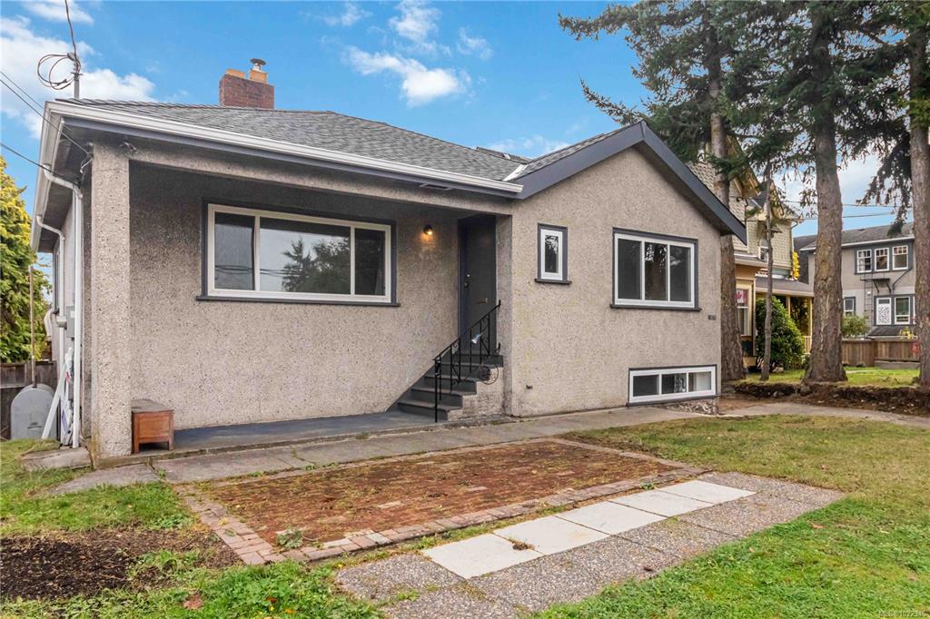 Fifth View of 1835 Fernwood Rd, Victoria, BC, V8T 2Y5