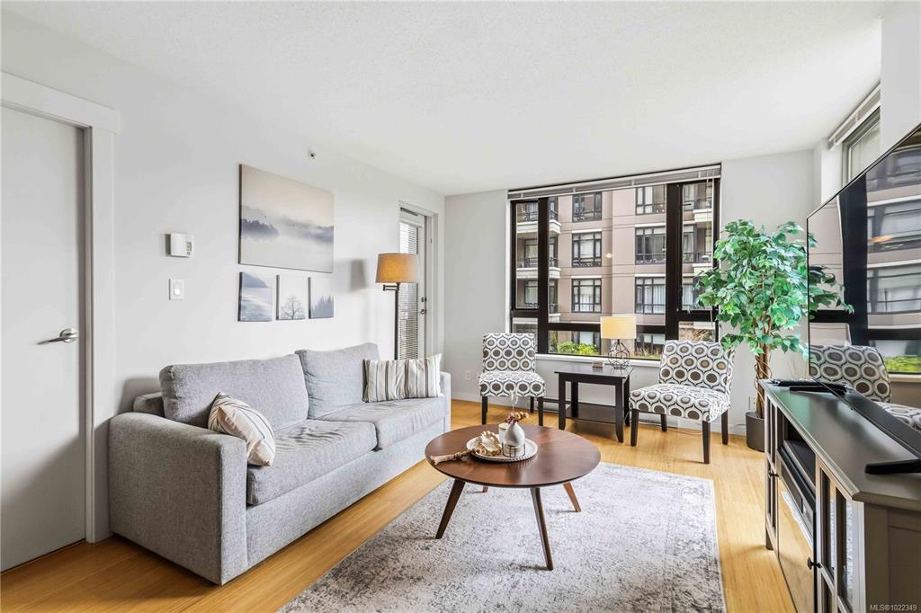 Fourth View of 751 Fairfield Rd, Victoria, BC, V8W 4A4