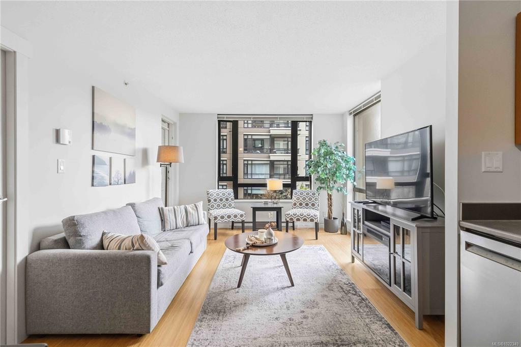 Fifth View of 751 Fairfield Rd, Victoria, BC, V8W 4A4