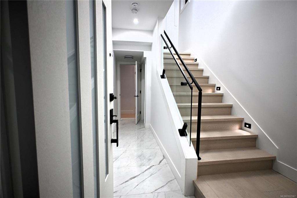 Third View of 3927 Jingle Pot Rd, Nanaimo, BC, V9T 5R1