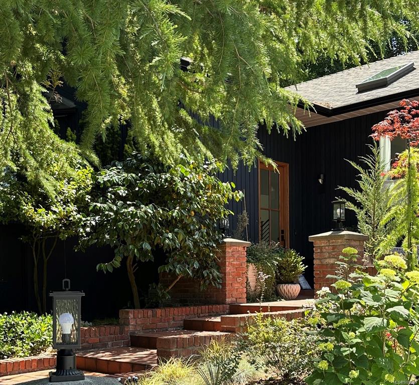 Second View of 1941 Appleton Pl, Saanich, BC, V8N 3A3