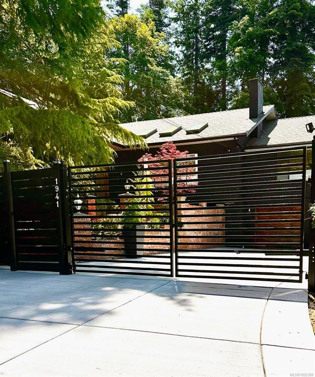 Third View of 1941 Appleton Pl, Saanich, BC, V8N 3A3