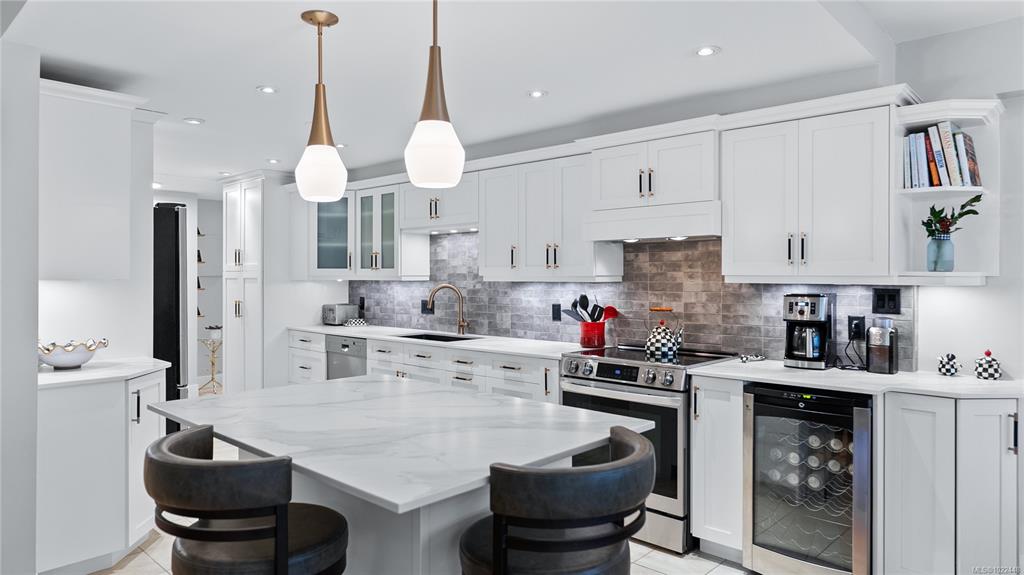 420 Linden Ave, 1022448, BC,