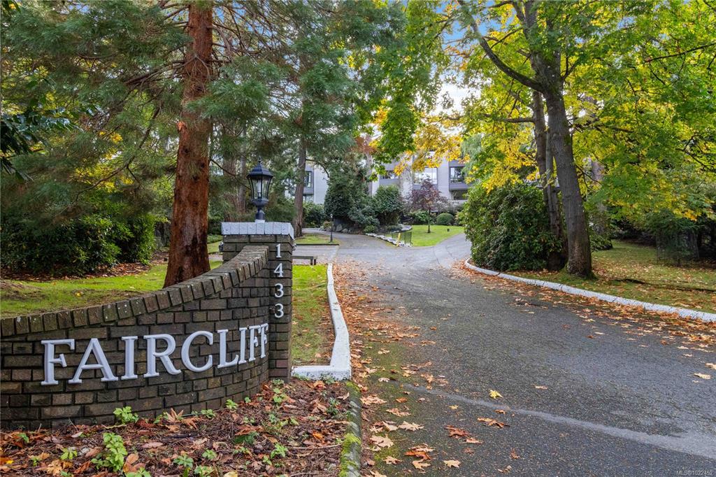 Fourth View of 1433 Faircliff Lane, Faircliff Manor, Victoria, BC, V8S 3J6
