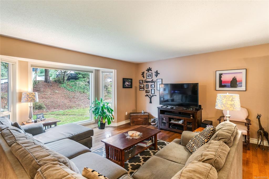 Third View of 3533 Fairview Dr, Nanaimo, BC, V9T 4R5