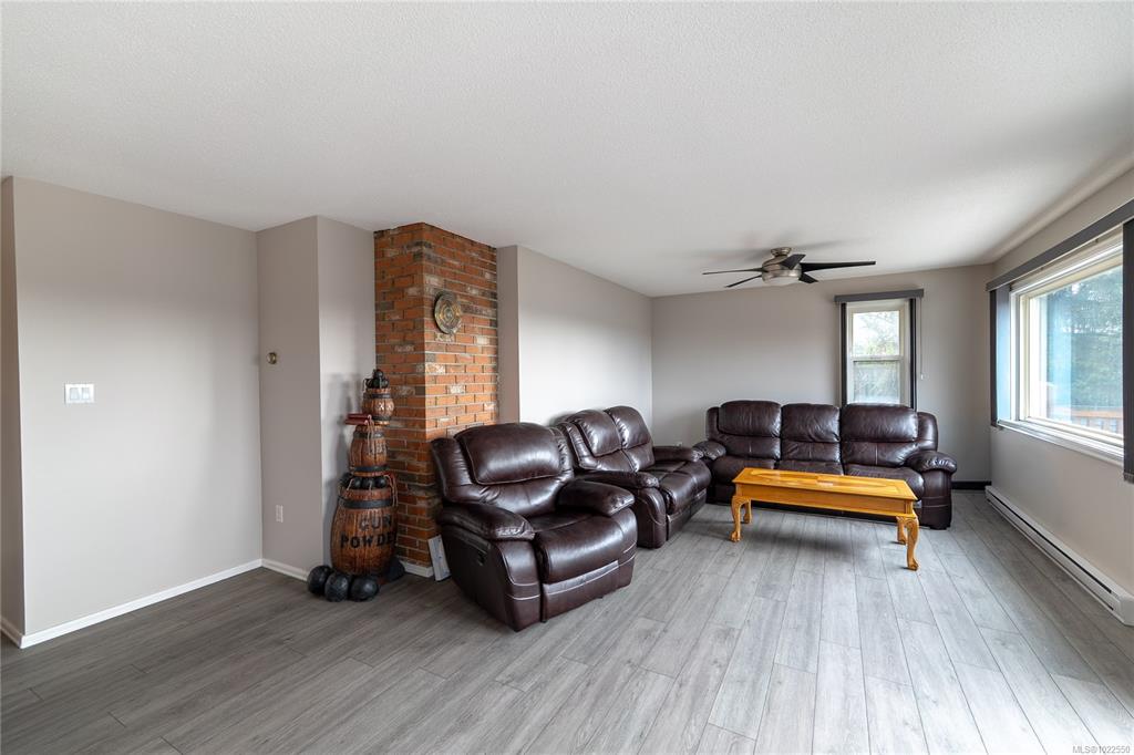 Fourth View of 847 Admirals Rd, Esquimalt, BC, V9A 2P1