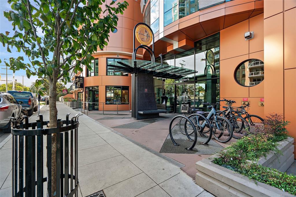 Fifth View of 1029 View St, The Jukebox, Victoria, BC, V8V 4Y3