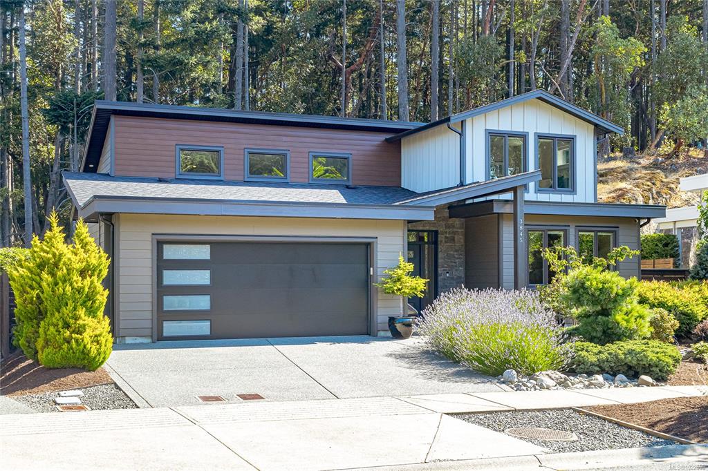 Second View of 3845 Glen Oaks Dr, Nanaimo, BC, V9T 0G8