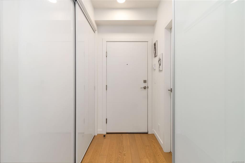 Fourth View of 1033 Cook St, Black & White, Victoria, BC, V8V 0E1