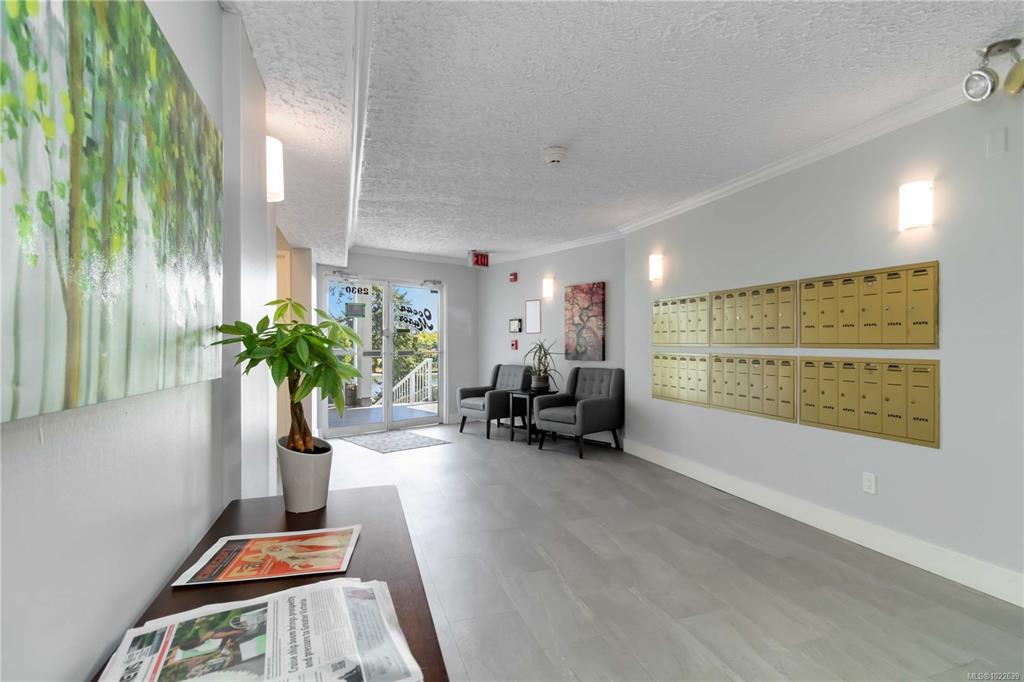 Fifth View of 2930 Washington Ave, Ocean Manor, Victoria, BC, V9A 1P5