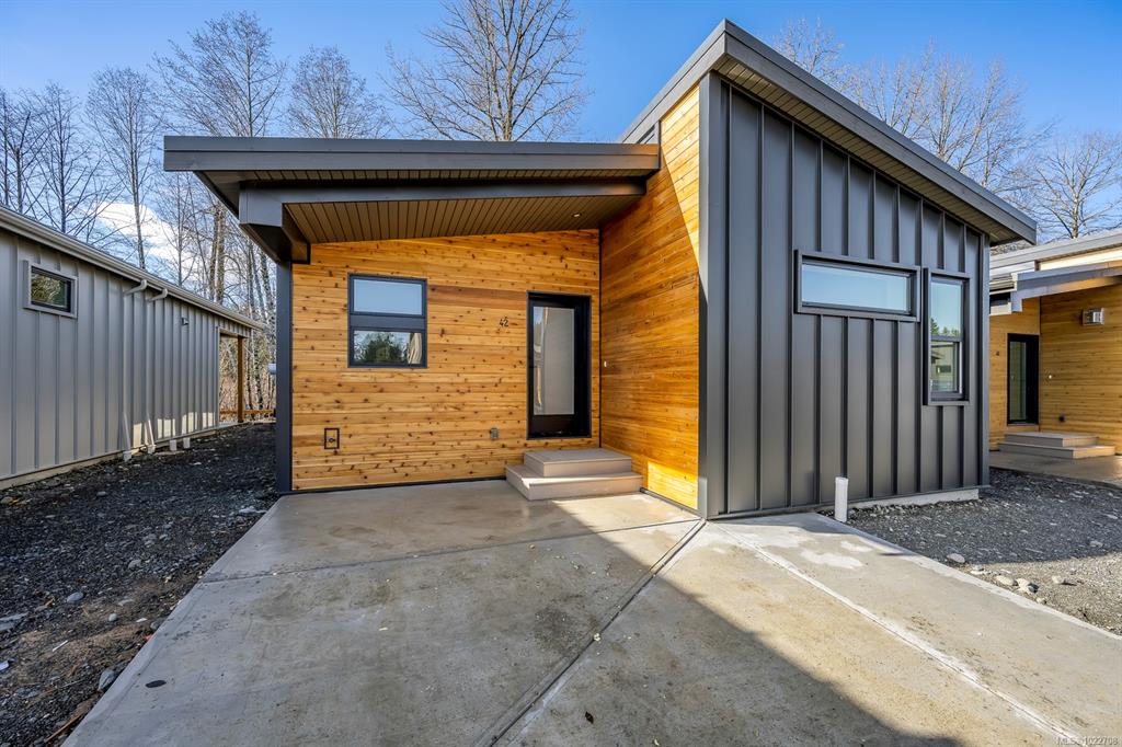 Third View of 3025 Royston Rd, Cumberland, BC, V0R 1S0