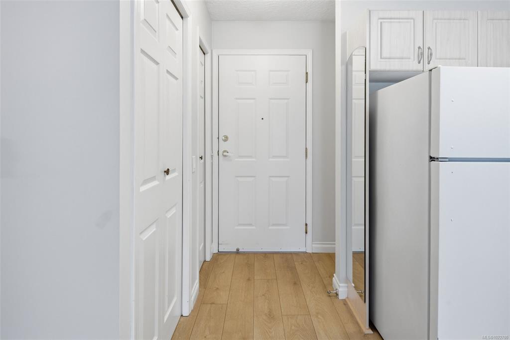 Fifth View of 1070 Southgate St, Minton House, Victoria, BC, V8V 2Z2