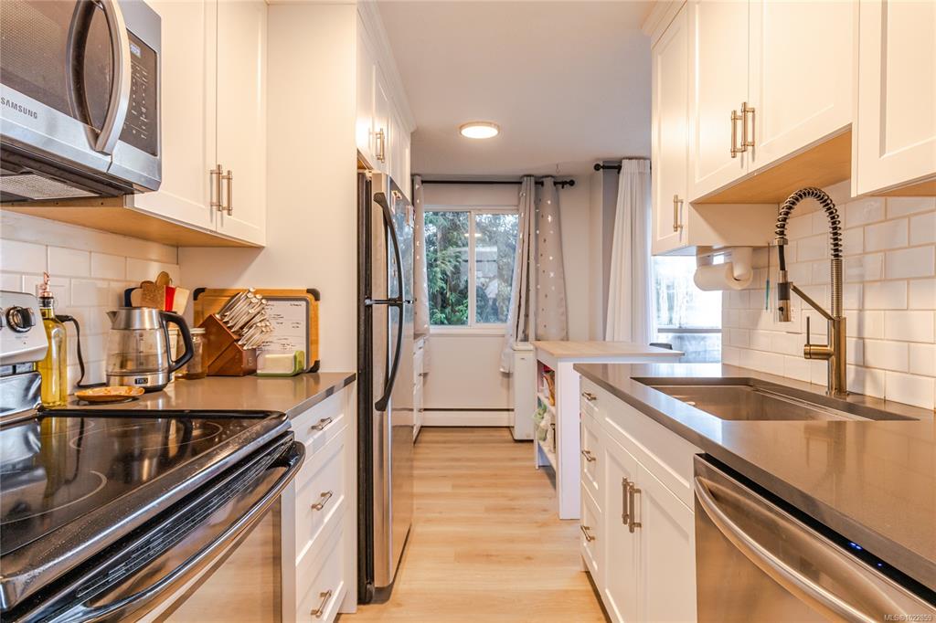 995 Bowen Rd, 1022859, BC,