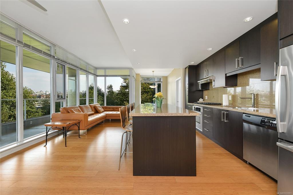 Fourth View of 379 Tyee Rd, Victoria, BC, V9A 0B4