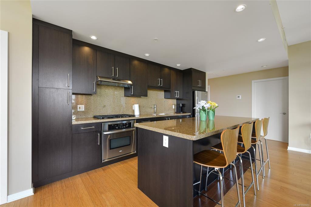 Fifth View of 379 Tyee Rd, Victoria, BC, V9A 0B4