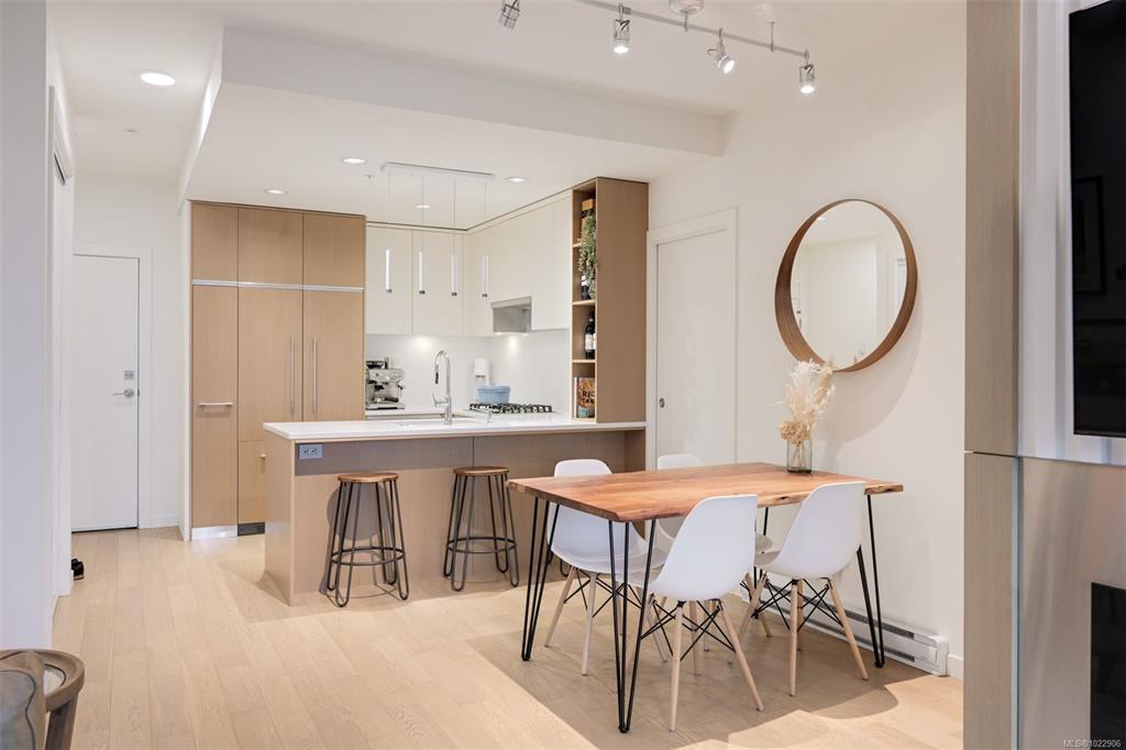 1033 Cook St, 1022906, BC,