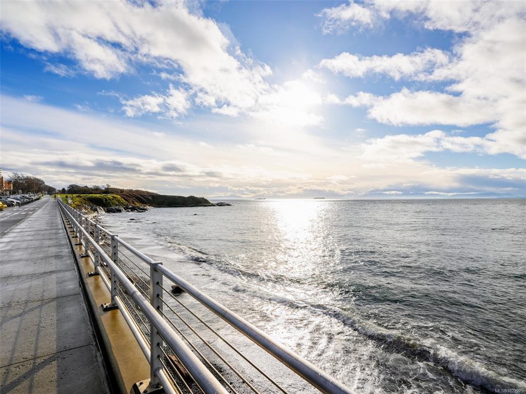 Third View of 360 Dallas Rd, Victoria, BC, V8V 1A8