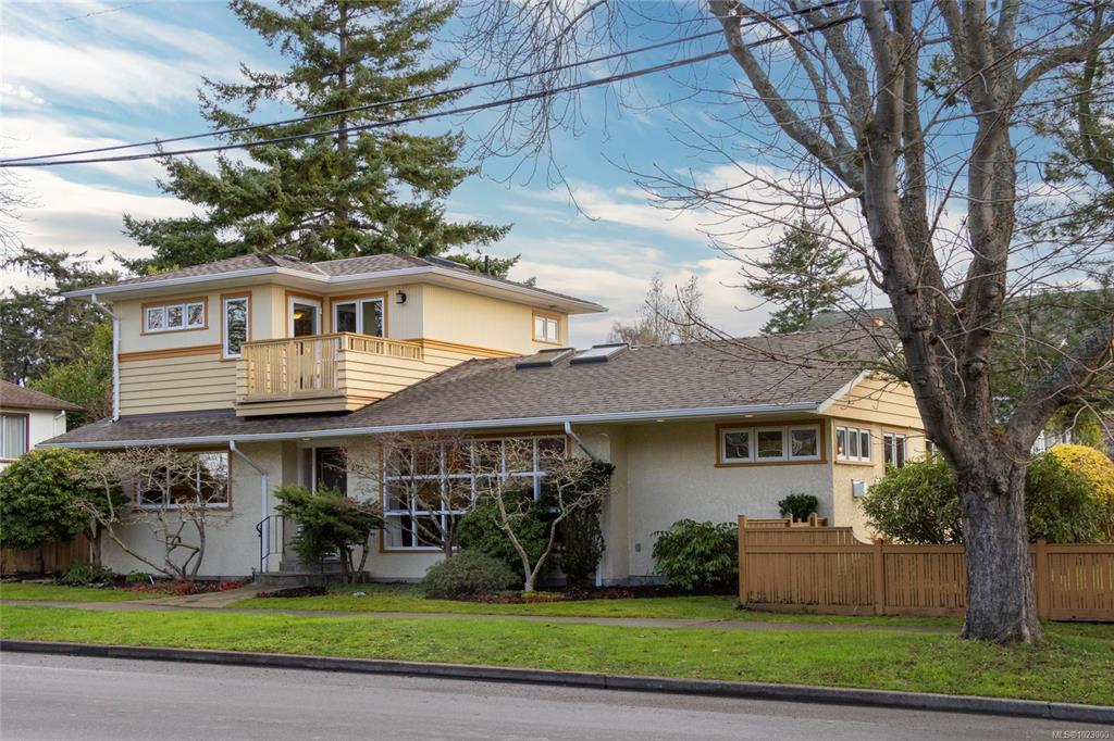 Second View of 295 St Charles St, Victoria, BC, V8S 3M9