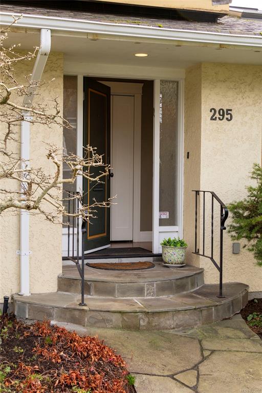 Fifth View of 295 St Charles St, Victoria, BC, V8S 3M9