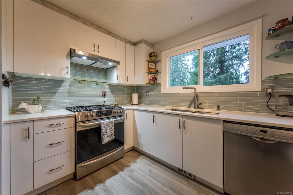 Fifth View of 5810 Hammond Bay Rd, Nanaimo, BC, V9T 5N3