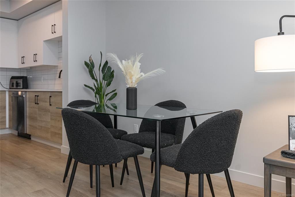 2465 Gateway Rd, 1023149, BC,