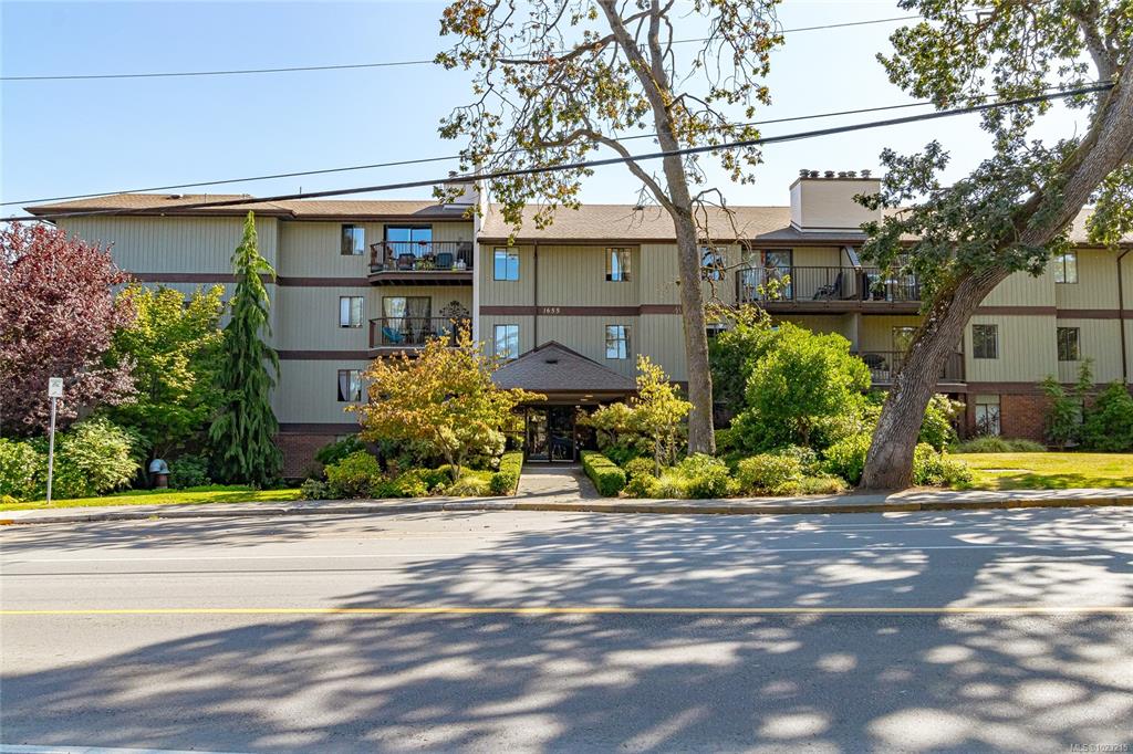 Second View of 1655 Begbie St, Victoria, BC, V8R 1L4