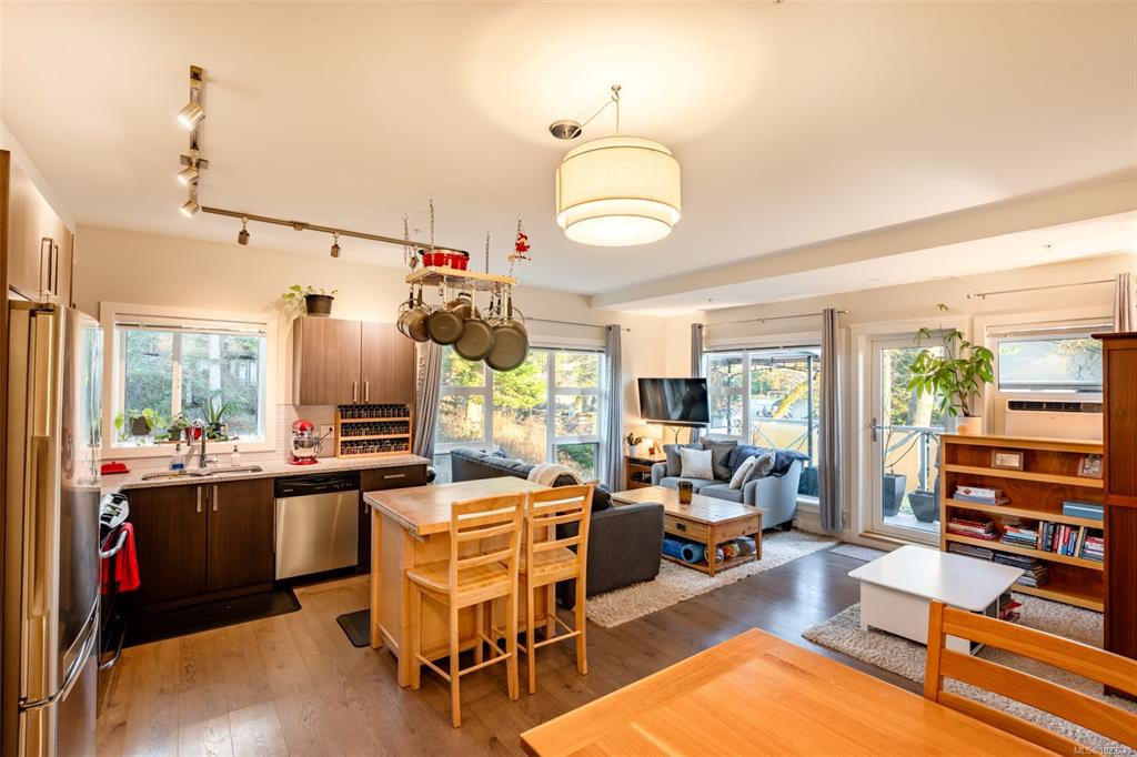 1900 Watkiss Way, 1023243, BC,