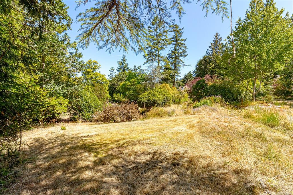 Fourth View of 10915 Deep Cove Rd, North Saanich, BC, V8L 5P9