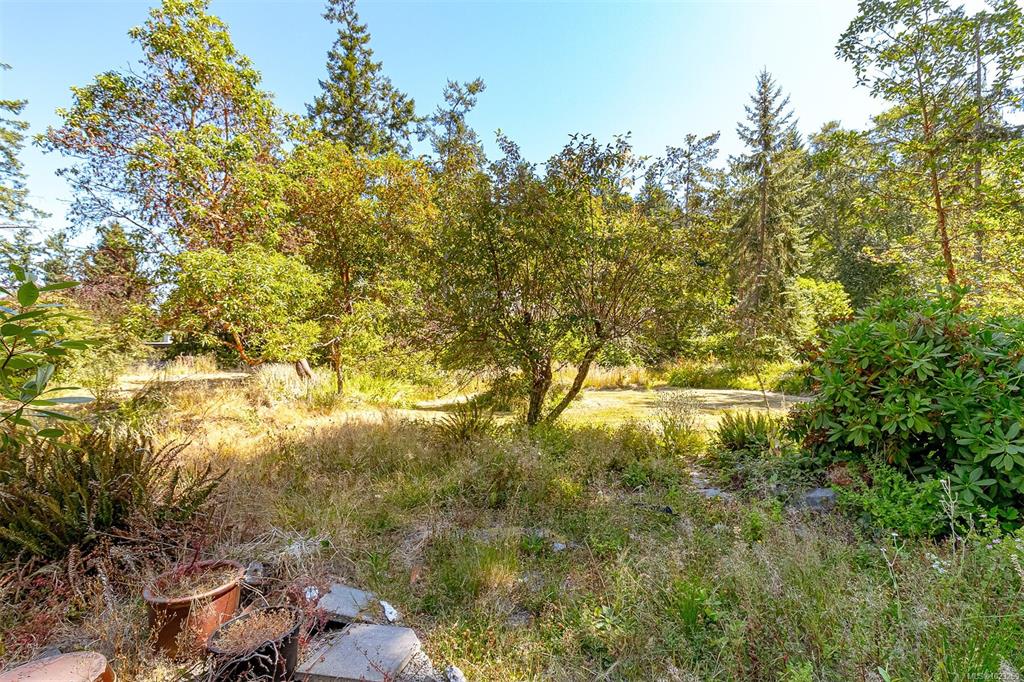 Fifth View of 10915 Deep Cove Rd, North Saanich, BC, V8L 5P9
