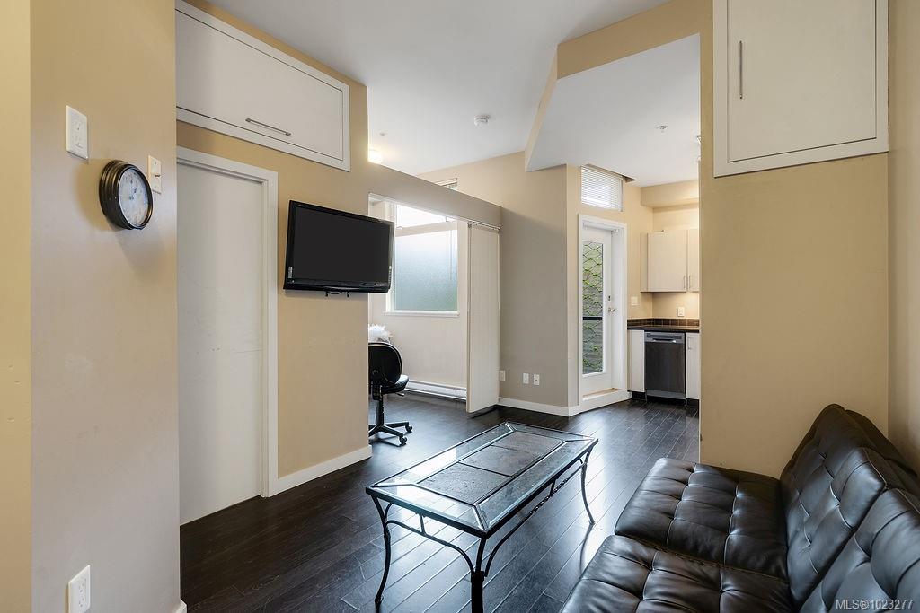 Fifth View of 1121 Fort St, Victoria, BC, V8V 3K9