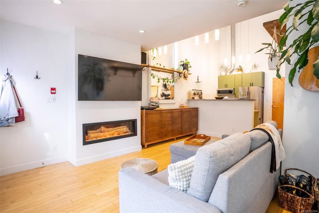 Fourth View of 797 Tyee Rd, Victoria, BC, V9A 7R4