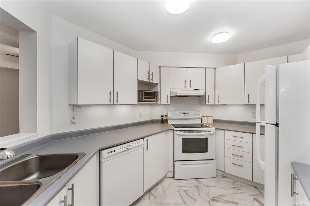 Fourth View of 3010 Washington Ave, Carrington Court, Victoria, BC, V9A 1P6