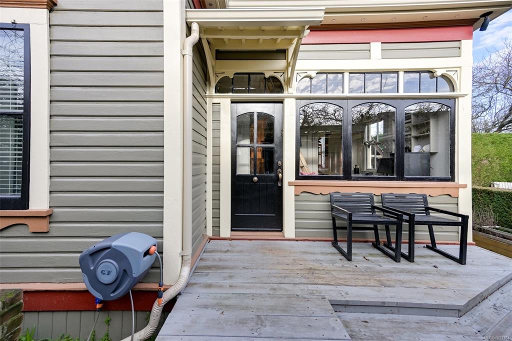 Fourth View of 2221 Fernwood Rd, Victoria, BC, V8T 2Z1