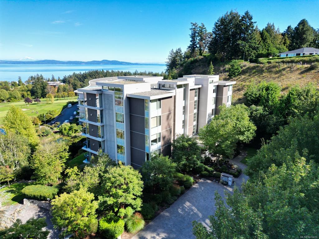 Second View of 738 Sayward Hill Terr, RIDGE VIEW, Saanich, BC, V8Y 3K1