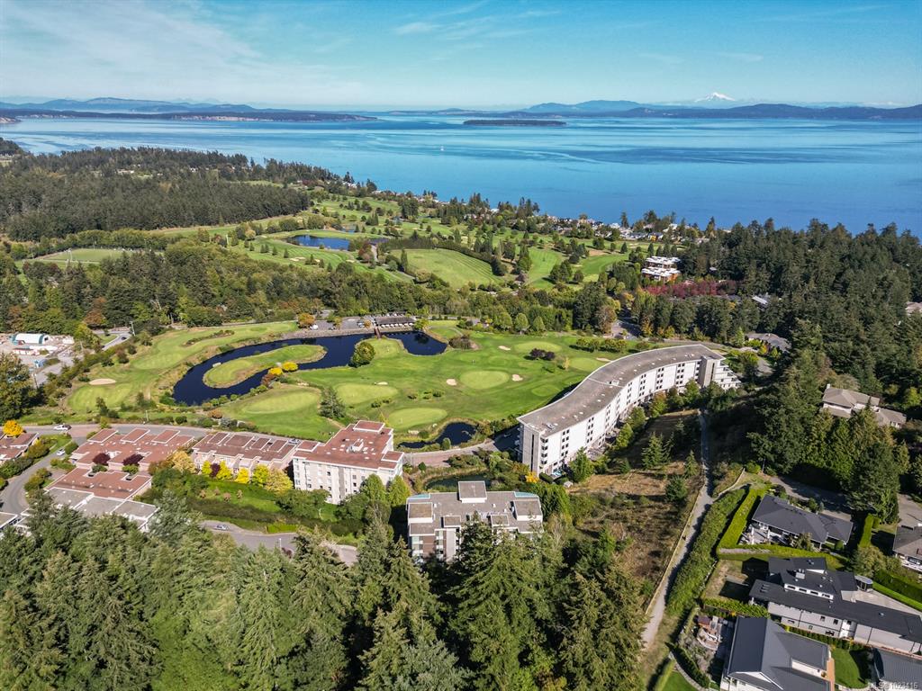 Third View of 738 Sayward Hill Terr, RIDGE VIEW, Saanich, BC, V8Y 3K1