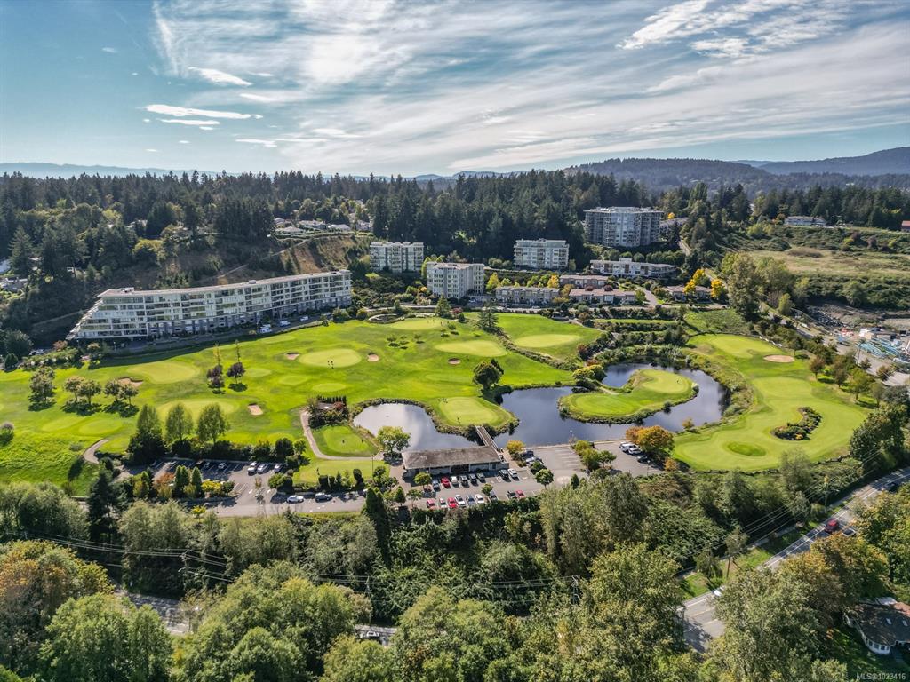 Fourth View of 738 Sayward Hill Terr, RIDGE VIEW, Saanich, BC, V8Y 3K1