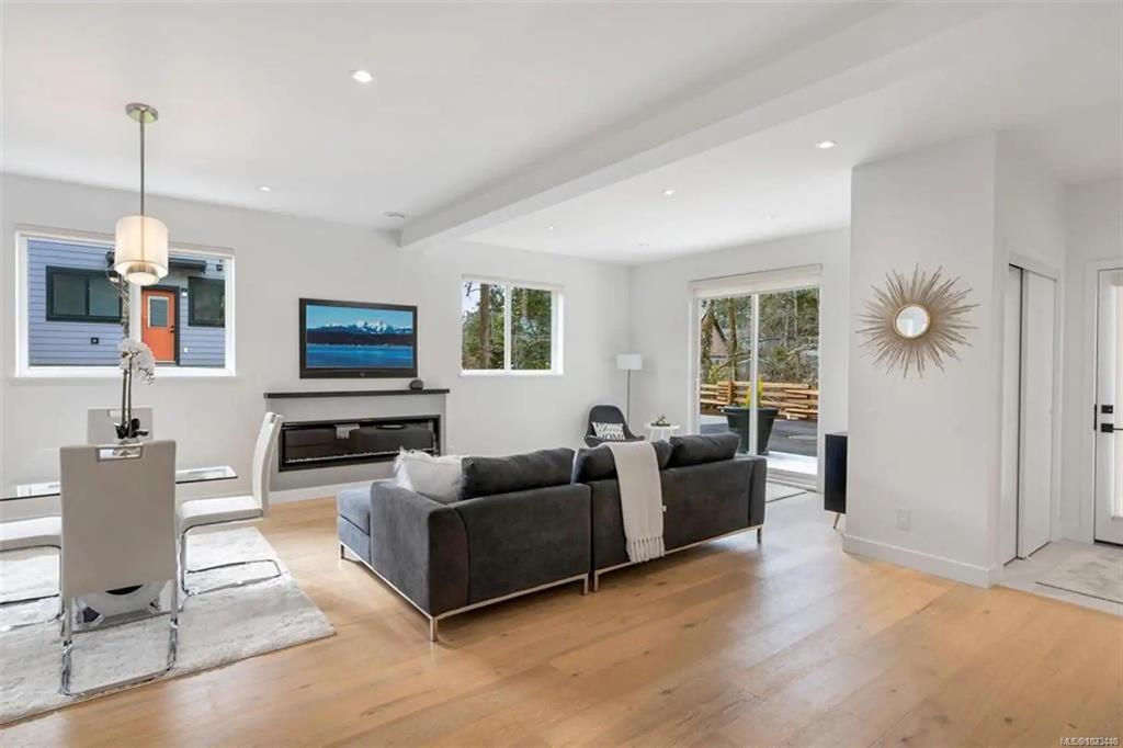 Third View of 227 Heddle Ave, View Royal, BC, V9B 1T9