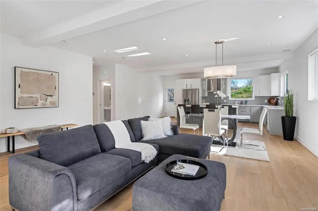 Fifth View of 227 Heddle Ave, View Royal, BC, V9B 1T9