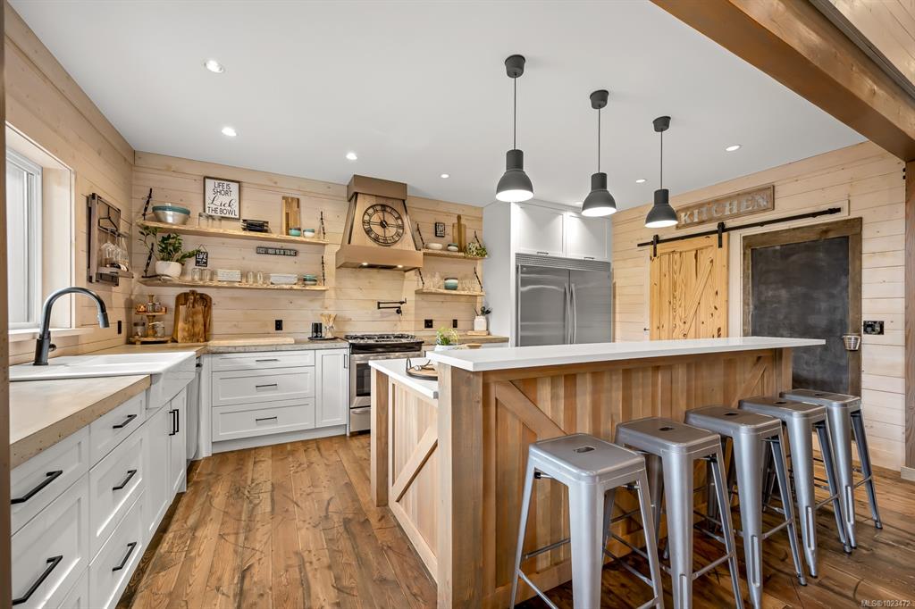 8899 Henderson Ave, 1023472, BC,