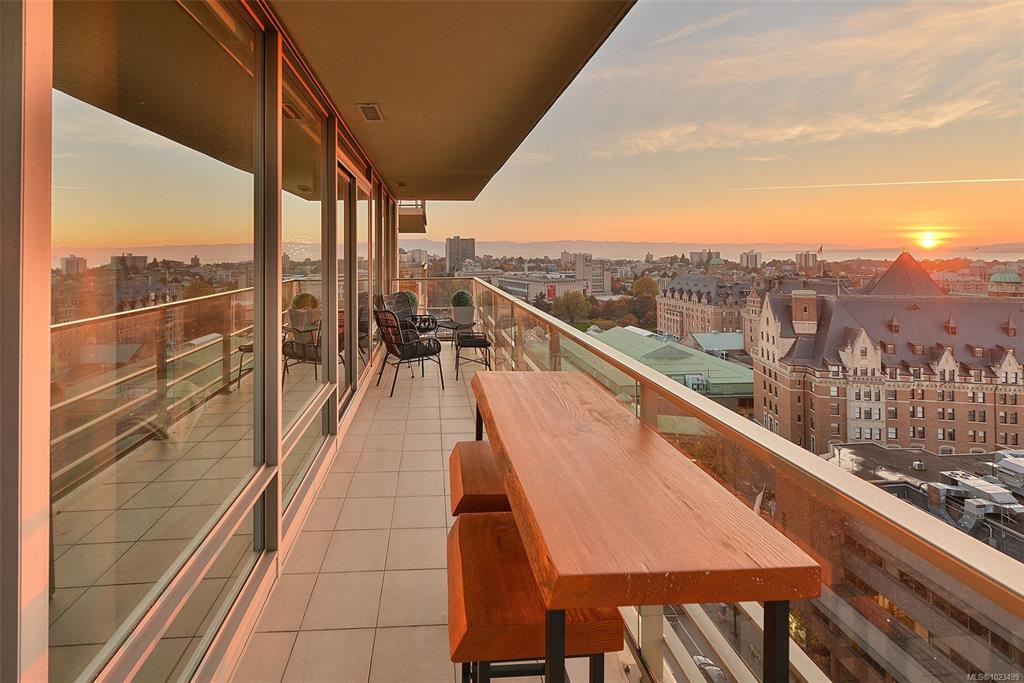 Third View of 707 Courtney St, Victoria, BC, V8W 0A9